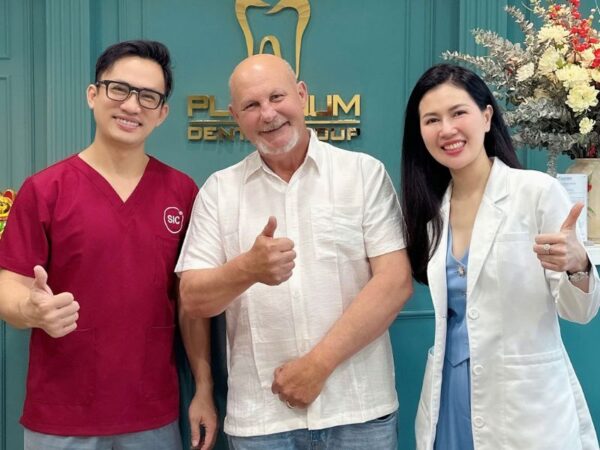 Địa chỉ trồng răng Implant uy tín tại TP.HCM - Bí quyết chọn nha khoa chất lượng và an toàn 8 Ở Platinum Dental Group , mỗi bệnh nhân đều được chăm sóc như một thành viên trong gia đình