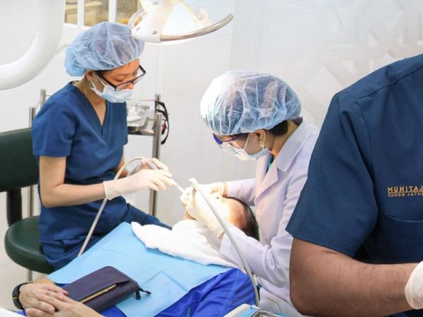 Dán sứ 2 răng cửa bao nhiêu tiền? Toàn bộ quy trình và những điều cần chú ý 6 Dán sứ 2 răng cửa là giải pháp lý tưởng cho các vấn đề như răng mẻ, xỉn màu hay thưa