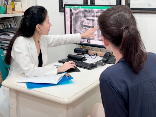 Làm răng sứ mất bao lâu? Tìm hiểu quy trình thực hiện và những lưu ý quan trọng 8 Giải đáp nhanh những thắc mắc thường gặp xoay quanh thời gian làm răng sứ