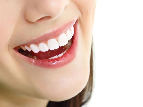 Yếu tố thẩm mỹ thường được nhiều người ưu tiên nhất khi làm răng sứ