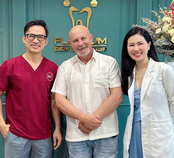 bs Lan Anh chuup voi KH nc ngoai