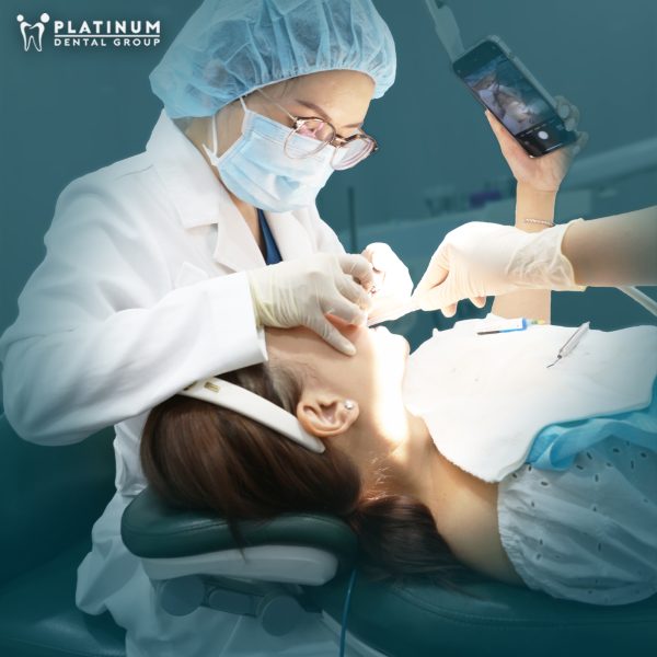 Ghép xương cấy Implant có đau không? Giải đáp chi tiết từ chuyên gia Platinum Dental Group 3 Bệnh nhân cần thông báo đầy đủ tình trạng sức khỏe với bác sĩ và chú ý chế độ ăn uống, nghỉ ngơi để quá trình lành thương sau ghép xương diễn ra thuận lợi