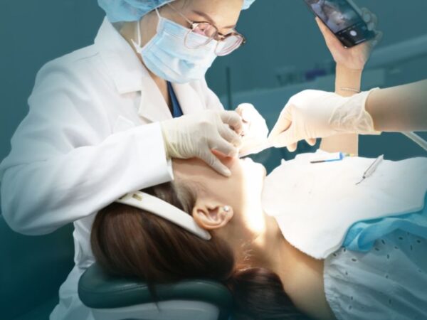 Bệnh nhân cần thông báo đầy đủ tình trạng sức khỏe với bác sĩ và chú ý chế độ ăn uống, nghỉ ngơi để quá trình lành thương sau ghép xương diễn ra thuận lợi