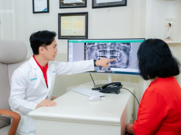 Sau khi nhổ răng bao lâu thì trồng Implant? Giải đáp từ bác sĩ 3 Thời điểm trồng Implant phụ thuộc vào sức khỏe xương hàm, nguyên nhân mất răng, tuổi tác và tình trạng nhiễm trùng để đảm bảo kết quả an toàn và bền vững