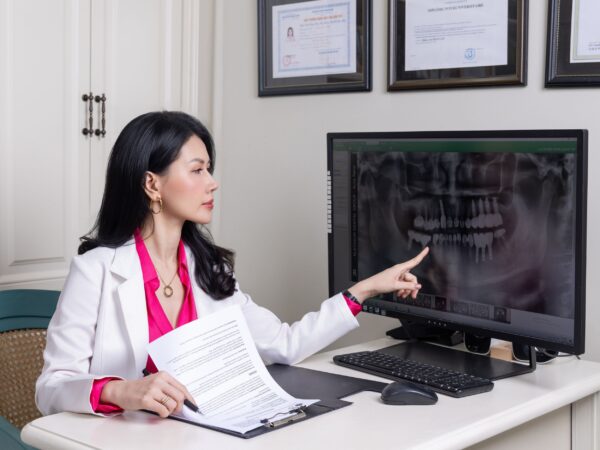Dr. Anna Tran - chuyên gia nha khoa thẩm mỹ răng sứ, trực tiếp điều trị tại Platinum Dental