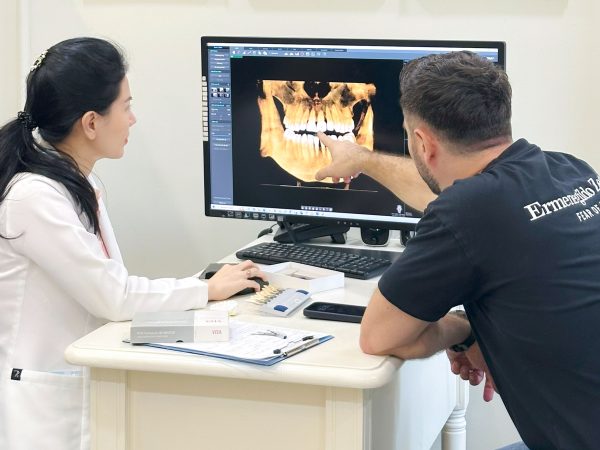Gọi tên các biến chứng sau khi bọc răng sứ thường gặp và cách phòng tránh 8 Chọn loại răng sứ chất lượng, có nguồn gốc rõ ràng để ngừa biến chứng sau khi bọc răng sứ