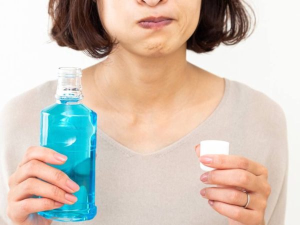 Giải đáp từ nha khoa: Bọc răng sứ có bền không? 7 Vệ sinh răng miệng đúng cách là yếu tố quan trọng nhất để răng sứ duy trì lâu dài