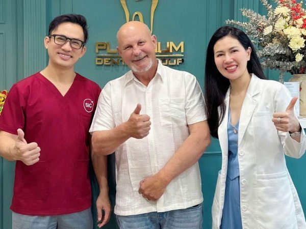 Rất nhiều người cao tuổi trong và ngoài nước đã trồng răng Implant thành công tại Platinum Dental Group