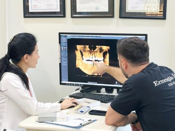 Có nên bọc răng sứ 500k không? 7+ rủi ro tiềm ẩn 3 Liên hệ ngay với nha khoa uy tín để được thăm khám và điều trị kịp thời