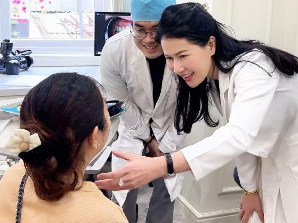 Giải đáp: Có nên bọc răng sứ cho răng thưa không? 2 Bảo tồn răng thật với veneer hoặc niềng là ưu tiên hàng đầu tại Platinum Dental Group