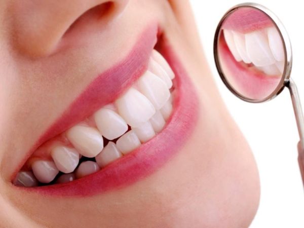 Có nên bọc răng sứ không? Khi nào nên và không nên làm? 3 Răng tự nhiên khỏe mạnh luôn bền chắc và tối ưu hơn so với răng giả