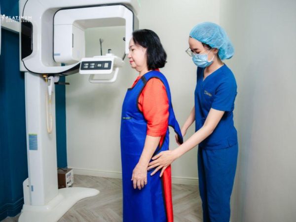Phim X-quang toàn cảnh giúp bác sĩ đánh giá chính xác tình trạng xương hàm và răng