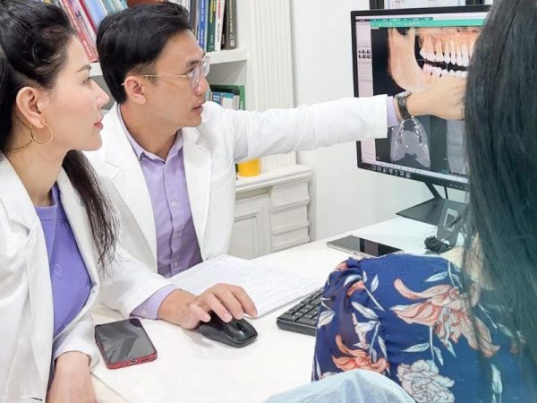 Chuyên gia giải đáp những thắc mắc phổ biến giúp cô chú anh chị hiểu rõ và chuẩn bị tâm lý tốt trước khi trồng Implant