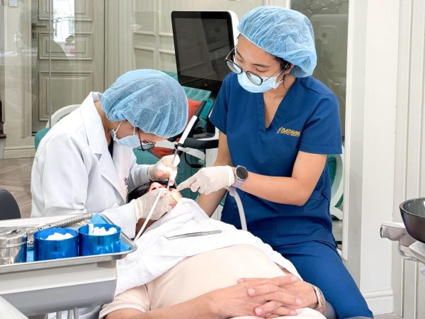 Không nên để trống răng số 7, để tránh ảnh hưởng đến việc ăn nhai