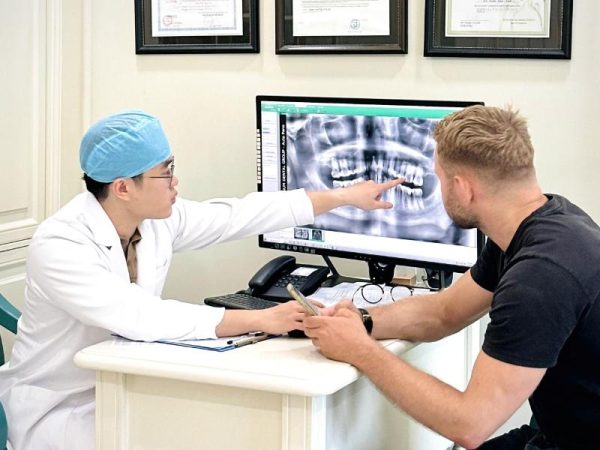 Nhược điểm của việc bọc răng sứ: Lưu ý quan trọng trước khi làm 4 Luôn tìm đến nha khoa uy tín để được bác sĩ giàu kinh nghiệm tư vấn trước khi bọc răng sứ