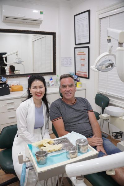 Răng bọc sứ bị viêm tủy: Nguyên nhân, dấu hiệu và cách xử lý hiệu quả 10 Tái khám định kỳ 6 tháng/lần để bác sĩ kiểm tra độ khít của mão sứ và sức khỏe tủy răng