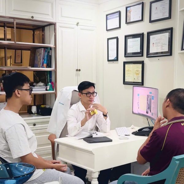 Trồng răng Implant cho trẻ em: Có nên hay không và những điều cần biết 6 Bác sĩ tiến hành thăm khám toàn diện và lên kế hoạch điều trị cá nhân