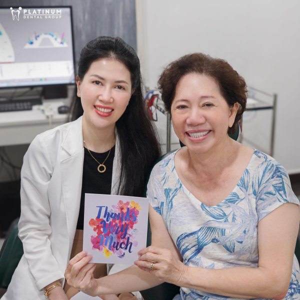 Dr. Tran Lan Anh and the patient come for treatment at Platinum Dental Group