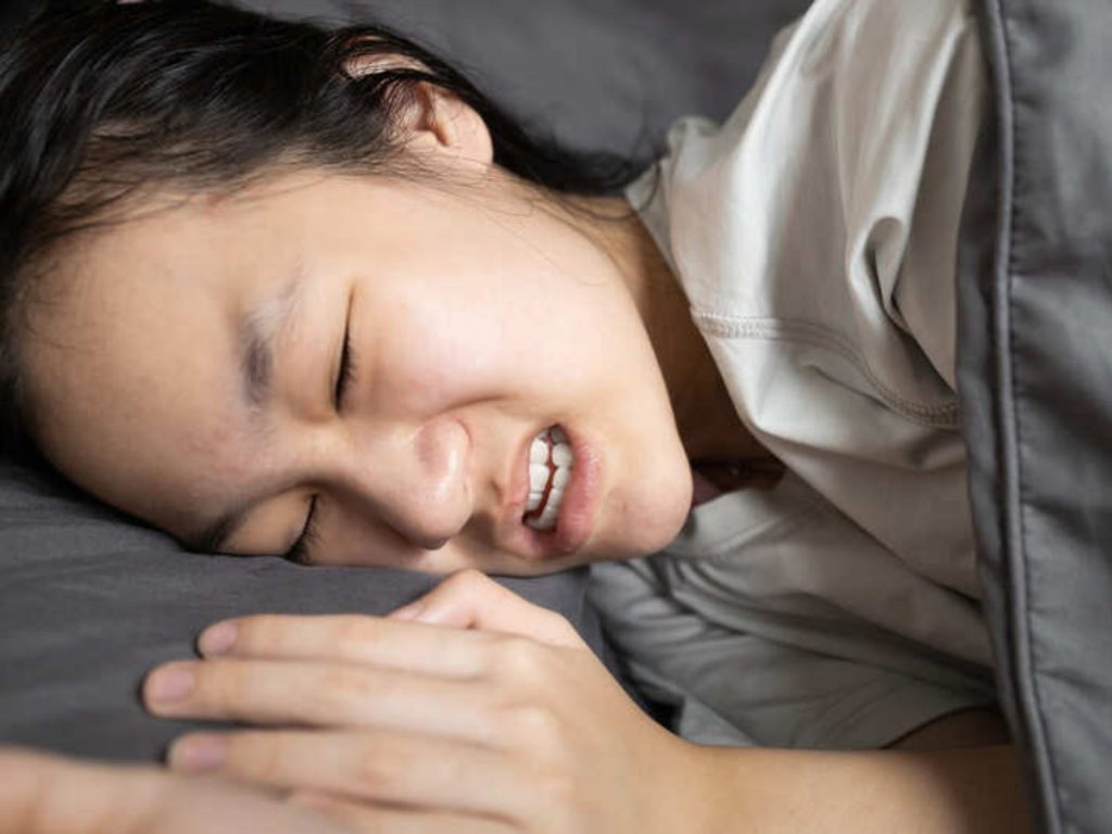 Nghiến răng: Nguyên nhân, dấu hiệu và cách điều trị hiệu quả 4 Dấu hiệu nhận biết nghiến răng