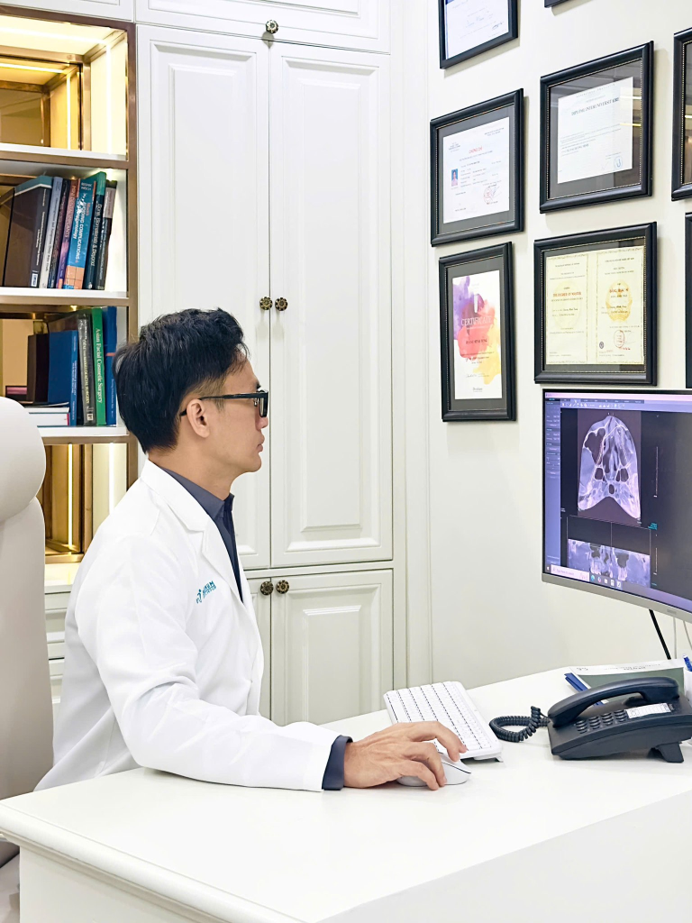 Rối loạn khớp thái dương hàm: Triệu chứng, nguyên nhân và cách điều trị, khắc phục 7 Bác sĩ chẩn đoán tình trạng thông qua hình ảnh được chụp từ các thiết bị