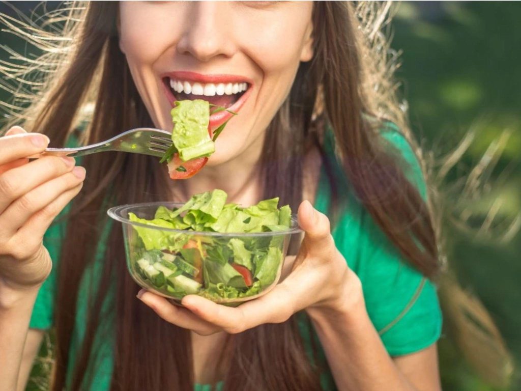 Rối loạn khớp thái dương hàm: Triệu chứng, nguyên nhân và cách điều trị, khắc phục 9 Chế độ ăn phù hợp giúp giảm áp lực lên khớp thái dương hàm, đặc biệt trong giai đoạn đang có triệu chứng