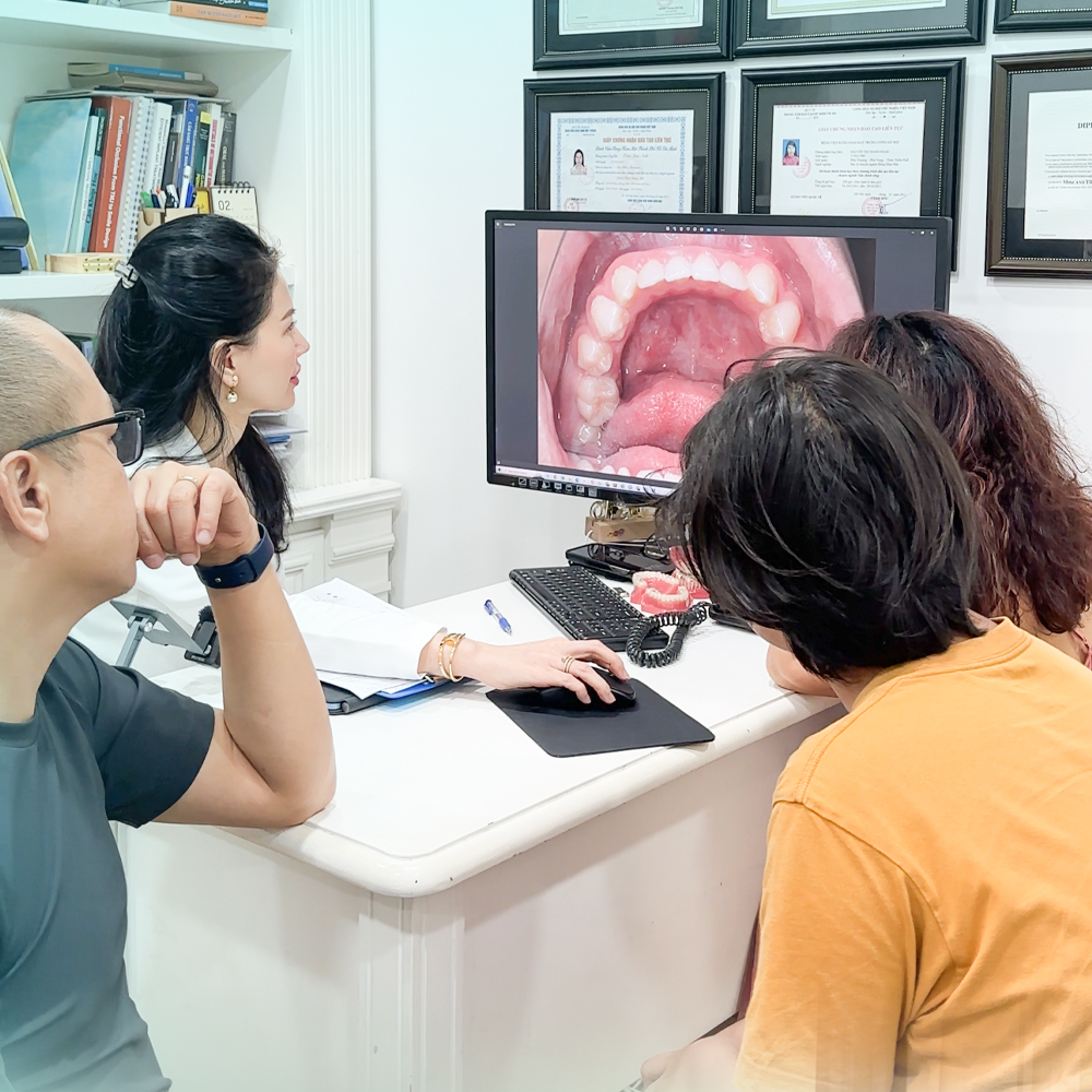 Thăm khám - chụp X-quang xác định mô răng còn lại