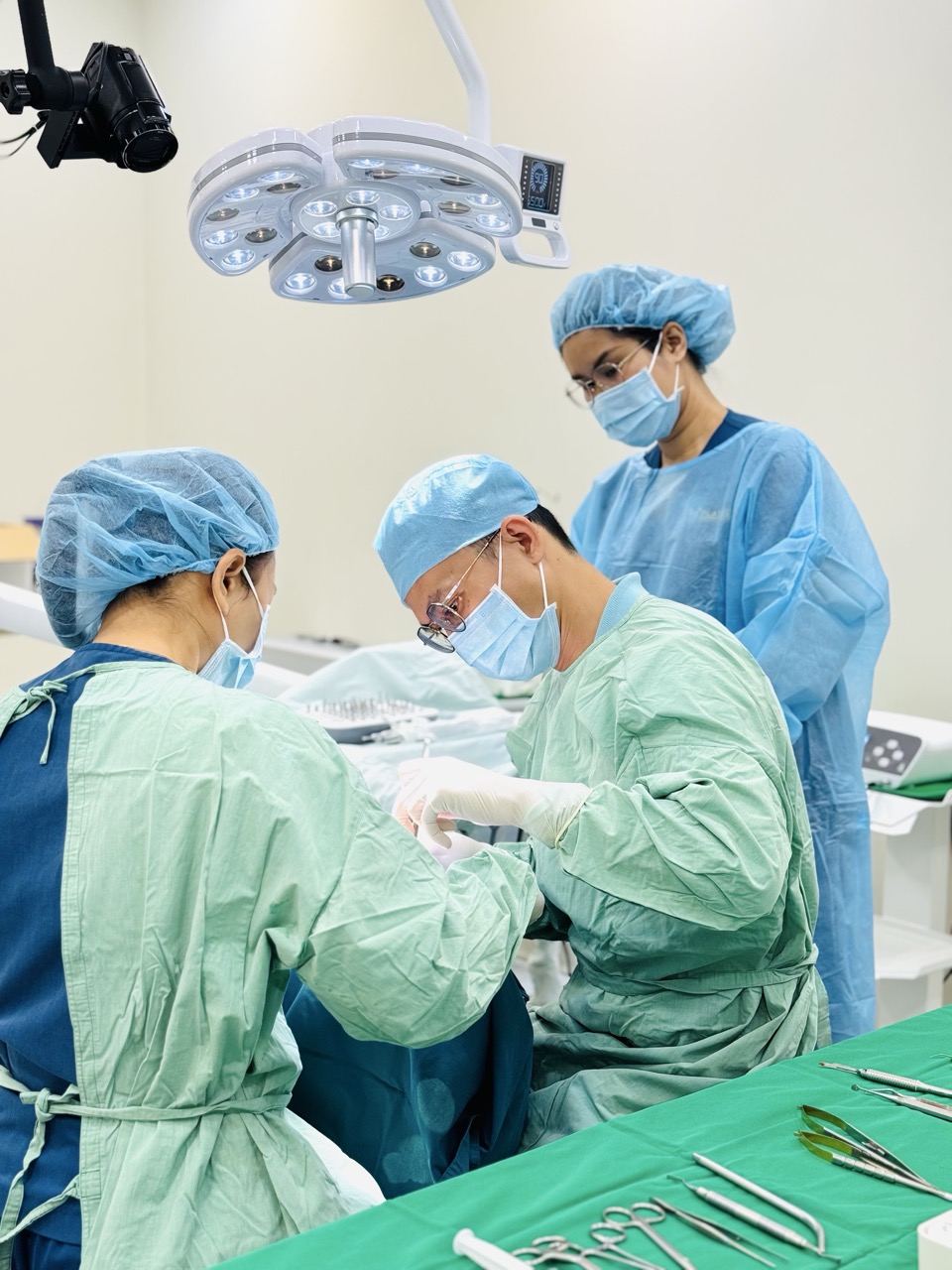 MIDU VÀ HÀNH TRÌNH TRỒNG RĂNG IMPLANT CHO MẸ 4 trong rang implant co thu ha5 Large