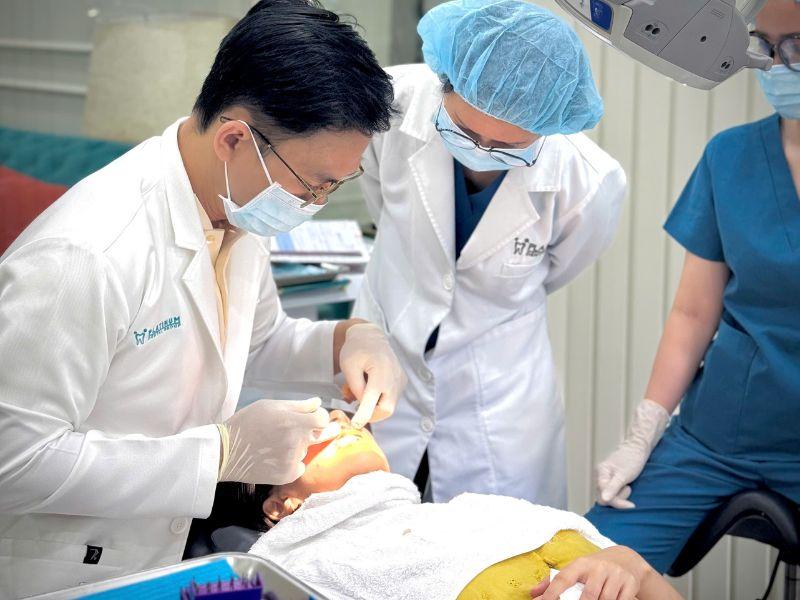 Platinum Dental Group là lựa chọn hàng đầu để trồng răng số 7 an toàn và hiệu quả