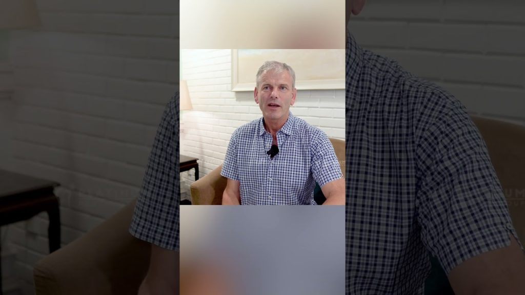 HÀNH TRÌNH NÂNG CẤP NỤ CƯỜI ĐẦY TIN CẬY CỦA MR. CHRISTOPHER