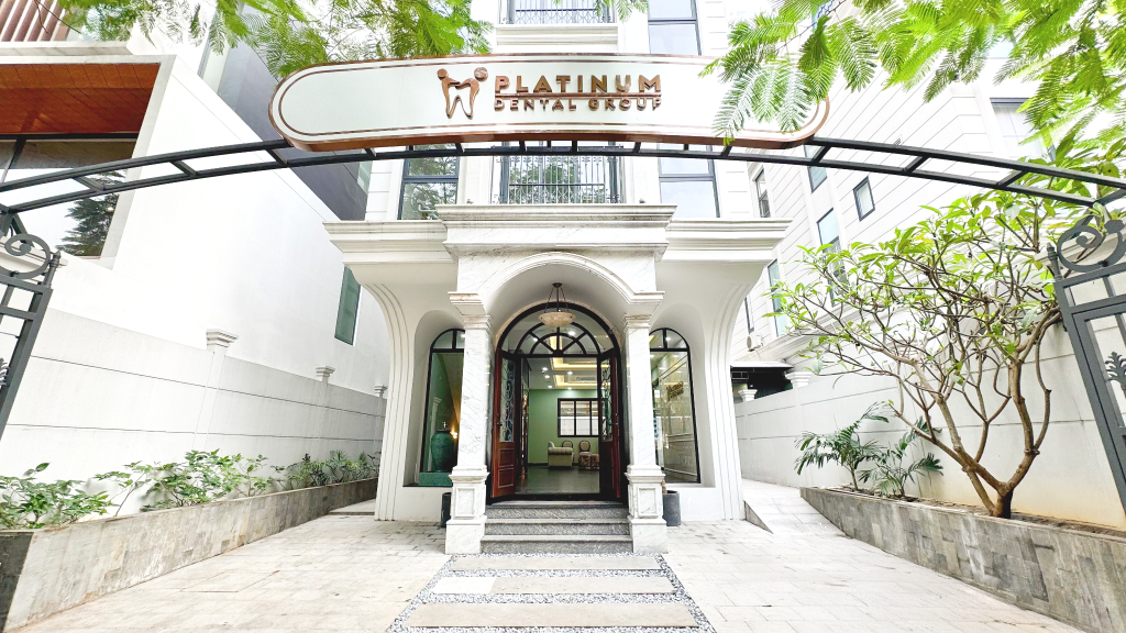 Mặt tiền ngôi nhà Platinum Dental Thảo Điền