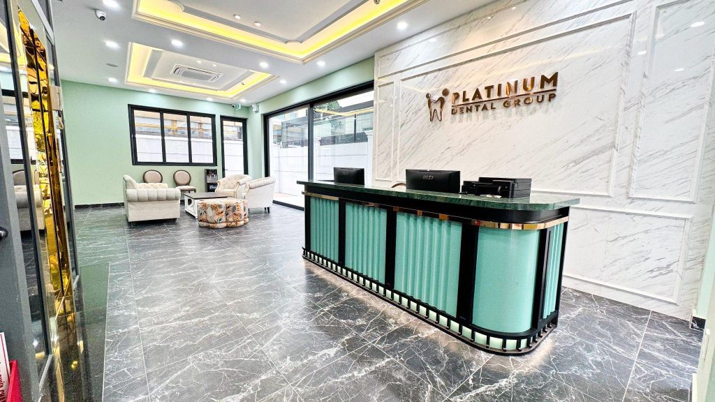Khu vực lễ tân và sảnh chờ tại Platinum Dental Thảo Điền