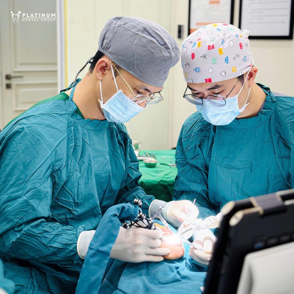PHỤC HỒI RĂNG TOÀN HÀM CHO VIỆT KIỀU MỸ: KHI HY VỌNG ĐƯỢC THẮP SÁNG TẠI PLATINUM DENTAL 2 "Ca này khó, nhưng chúng tôi làm được"