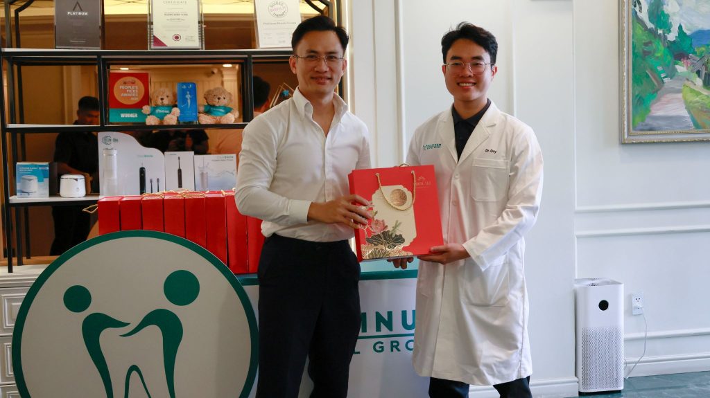 Platinum trao tặng quà Trung Thu cho đội ngũ bác sĩ