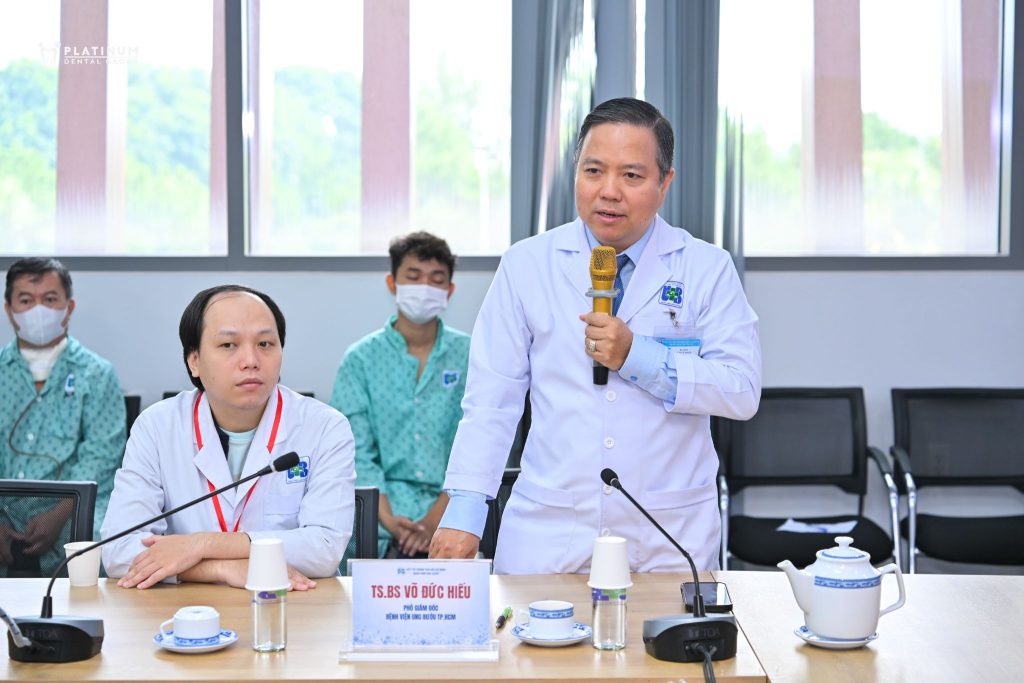 Ts.Bs Võ Đức Hiếu - Phó giám đốc bệnh viện Ung Bướu TP. HCM phát biểu trong buổi lễ trao tặng quyên góp từ giải Pink Cup 2026